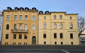 Promenaden Hotel